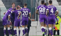 九游网址-佛罗伦萨球员受伤告别球场，全队感动送别的简单介绍