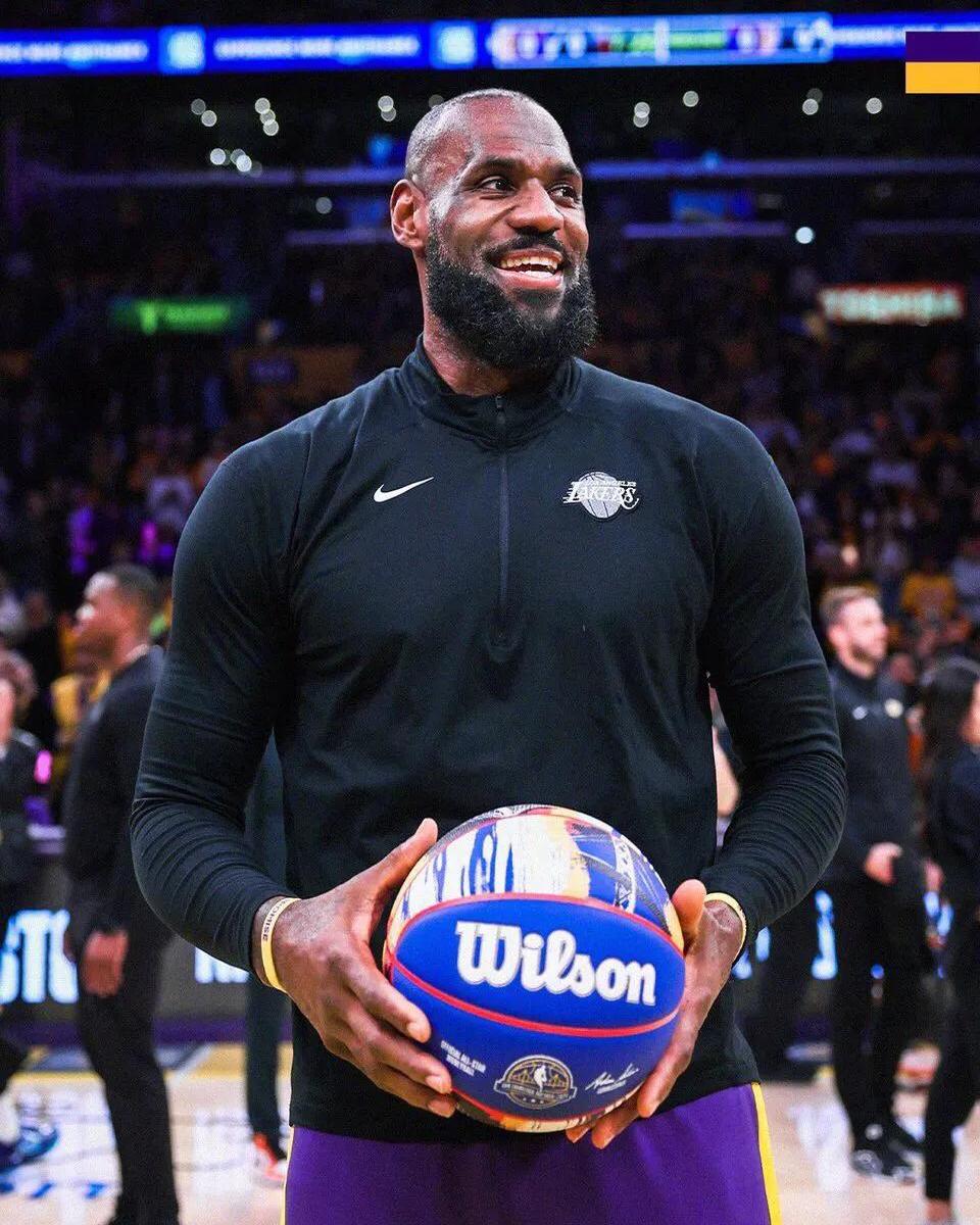 关于湖人队球员迎来个人婚礼,球队队友祝贺的信息 关于湖人队球员迎来个人婚礼,球队队友祝贺的信息