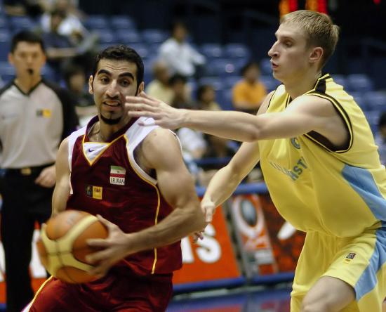 哈萨克斯坦代表队在篮球赛中战胜日本队,晋级 哈萨克斯坦代表队在篮球赛中战胜日本队,晋级