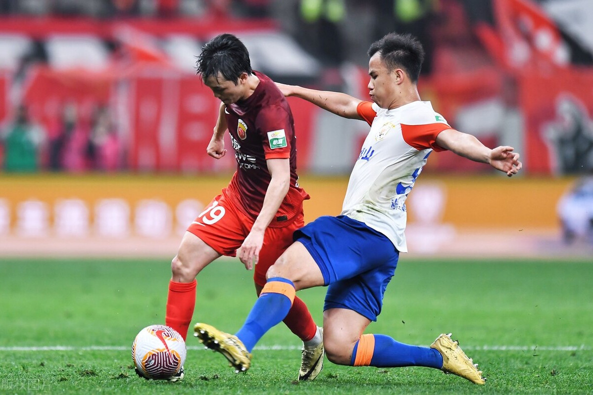 精彩纷呈的对抗！球队团结合作的简单介绍